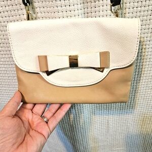 NWOT Betsey Johnson Cream and Tan Bow Accent Crossbody Purse